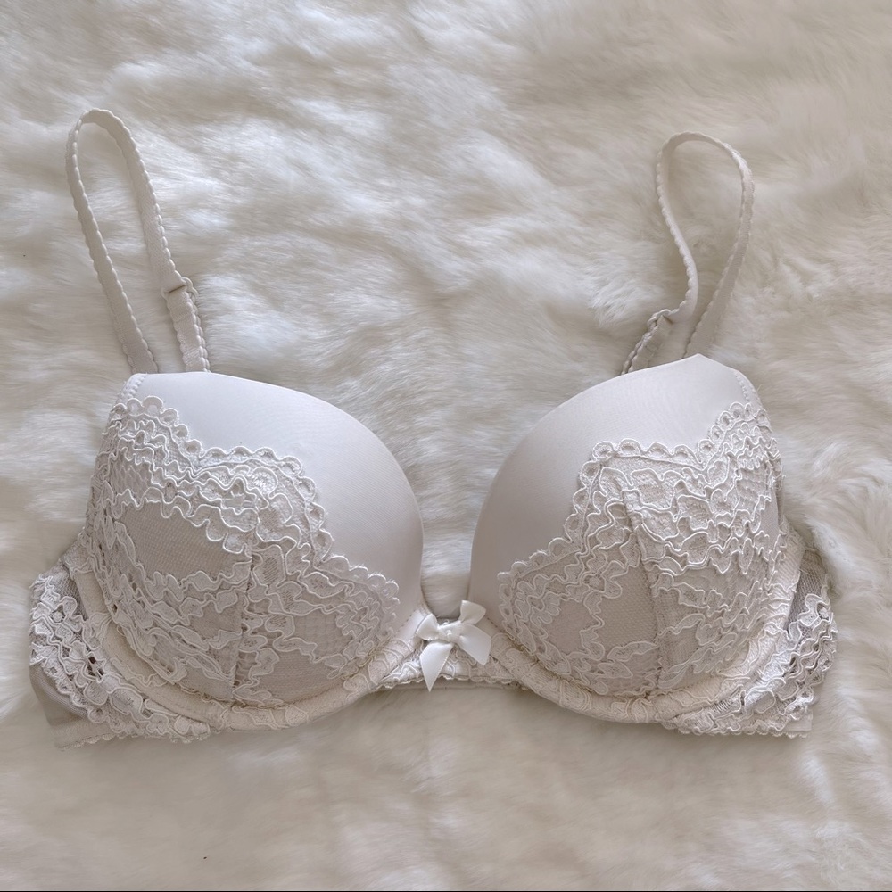 Victoria’s Secret white lace dream angels push up bra 32C